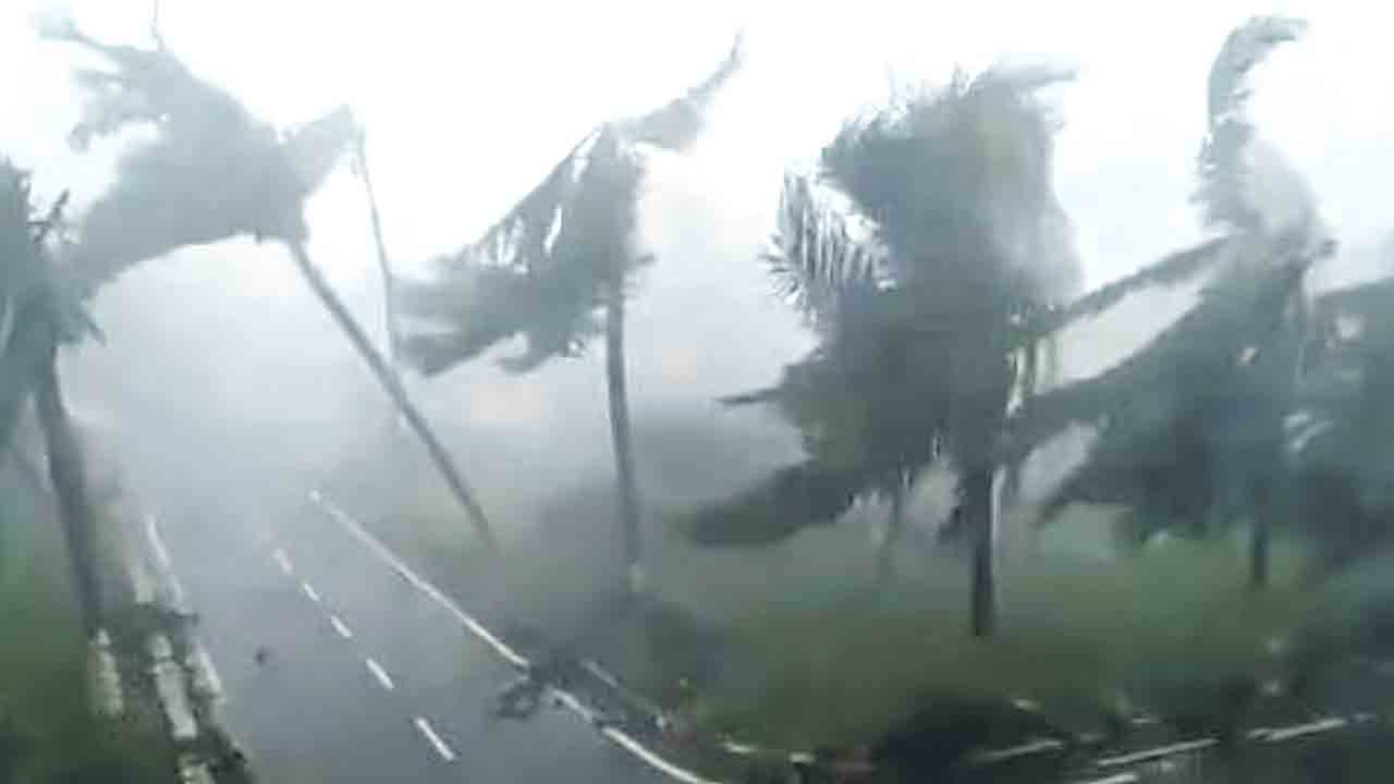 వాయుగుండంగా మారిన దిత్వా తుఫాను.. హైదరాబాద్‌ వాతావరణ కేంద్రం వెల్లడి