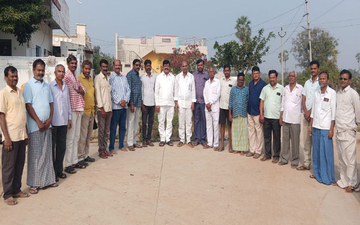 Chandur : చేనేత కార్మికులు అధైర్య ప‌డొద్దు : వల్లకాటి రాజ్‌కుమార్