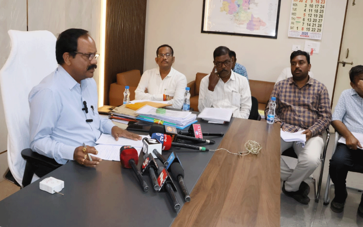 Bhadradri Kothagudem : సినీ పక్కీలో రేషన్ బియ్యం లారీ మాయం