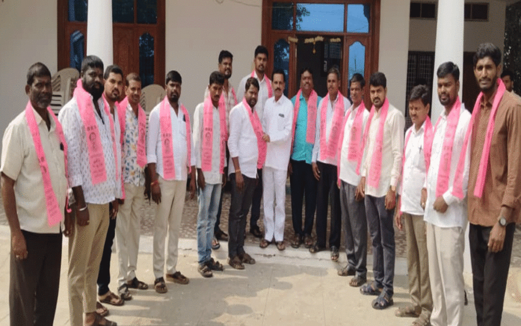 Devarakonda : స్థానిక సంస్థల ఎన్నికల్లో బీఆర్ఎస్ సత్తా చాటాలి : మాజీ ఎమ్మెల్యే రవీంద్ర కుమార్‌