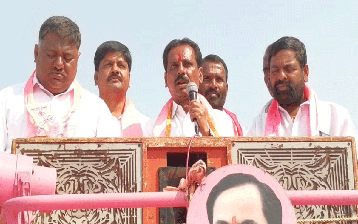 Devarakonda Rural : కాంగ్రెస్ ప్ర‌భుత్వంలో మంట‌గ‌లిసిన గ్రామాల ఆత్మ‌గౌర‌వం : మాజీ ఎమ్మెల్యే ర‌వీంద్ర‌కుమార్‌