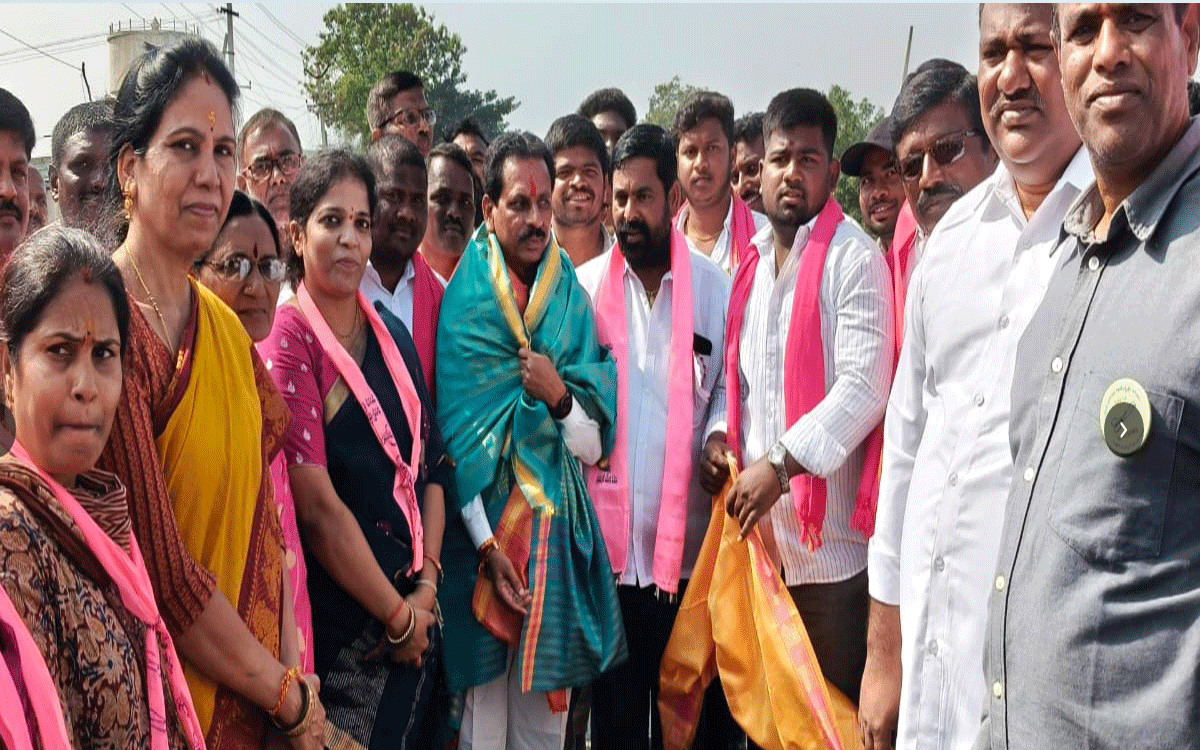 Devarakonda Rural : కాంగ్రెస్ ప్రభుత్వంలో మంటగలిసిన గ్రామాల ఆత్మగౌరవం : మాజీ ఎమ్మెల్యే రవీంద్రకుమార్