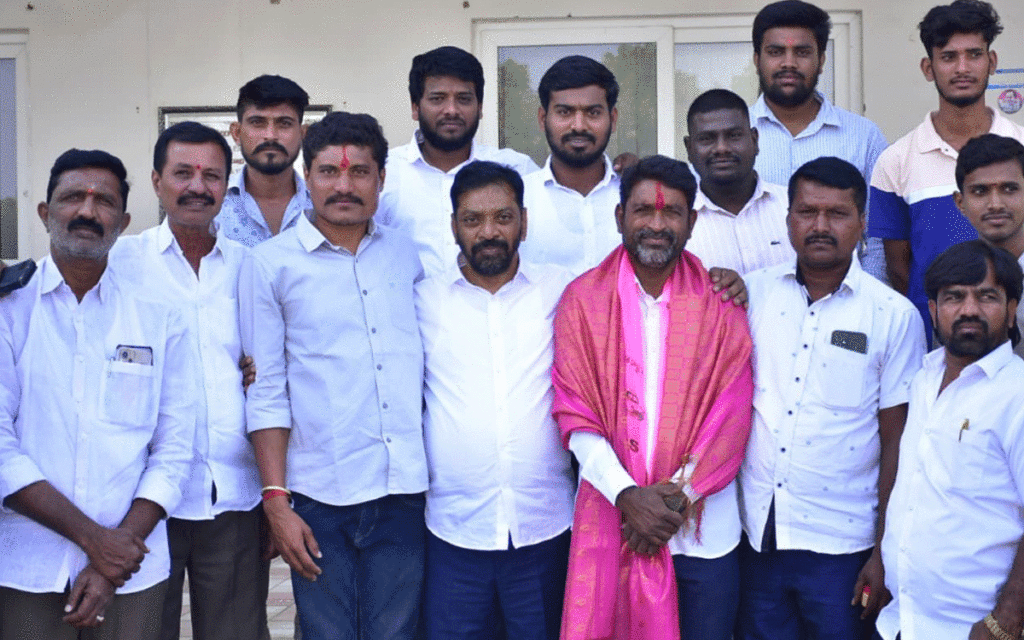 Bibinagar : రావిపహాడ్‌ తండా సర్పంచ్‌గా బానోత్‌ శంకర్‌ నాయక్‌ ఏకగ్రీవ ఎన్నిక‌