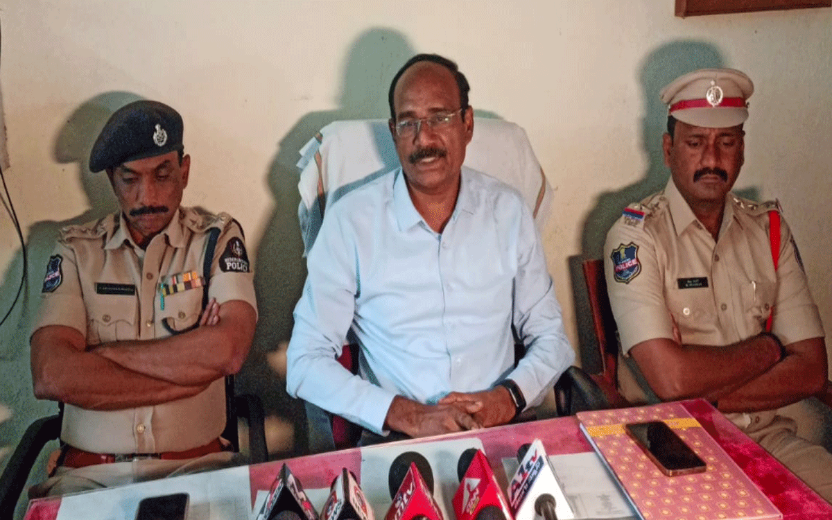 Rajapet : రాజాపేట‌ గురుకుల పాఠ‌శాల విద్యార్థులకు అధికారుల‌ కౌన్సెలింగ్