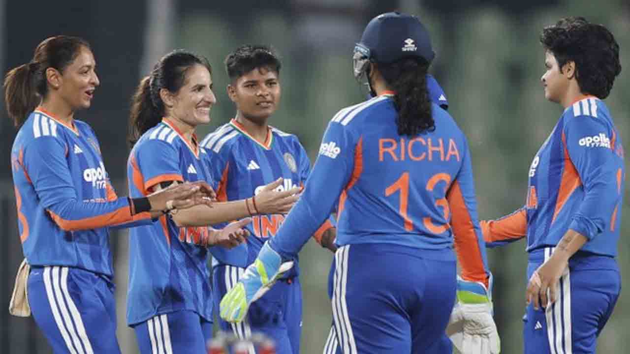 INDW vs SLW | శ్రీలంక బ్యాటర్లను హడలెత్తించిన రేణుక.. టీమిండియాను ఊరిస్తున్న సిరీస్…!