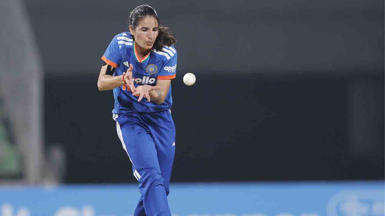 INDW vs SLW | ఒకే ఓవర్లో రేణుకకు 2 వికెట్లు.. మళ్లీ శ్రీలంక టాపార్డర్ ఢమాల్..!