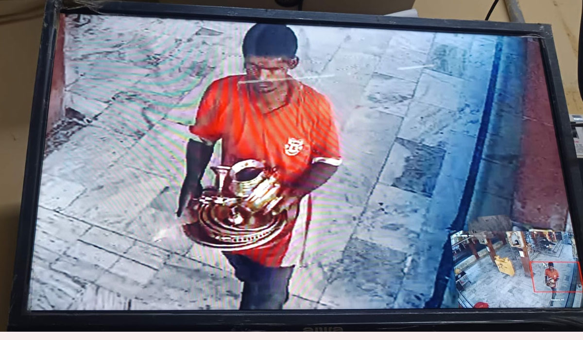 Robbery | నిజామాబాద్‌ జిల్లా కేంద్రంలోని శంభుని గుడిలో దోపిడీ