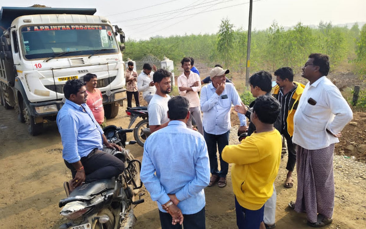 Madhira : రొంపిమల్లలో నిబంధనలకు విరుద్ధంగా మట్టి క్వారీ