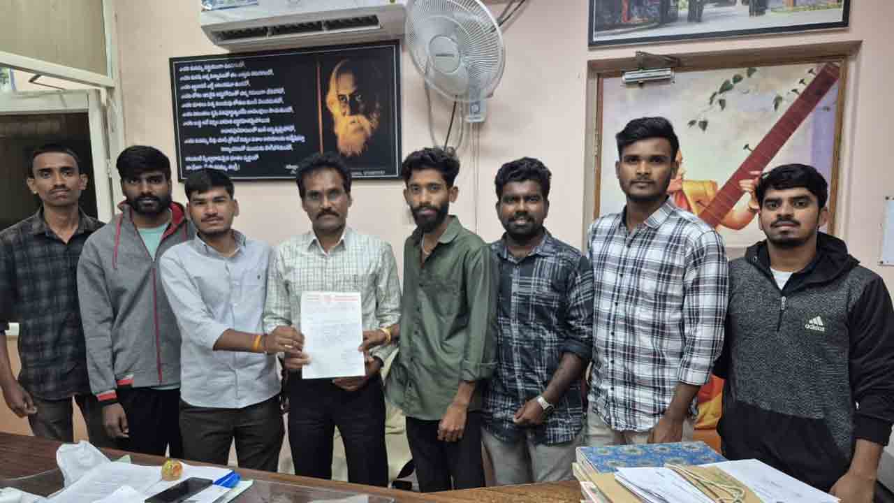 KU | పీజీ మూడో సెమిస్టర్‌ పరీక్షలను వాయిదా వేయాలని వినతి