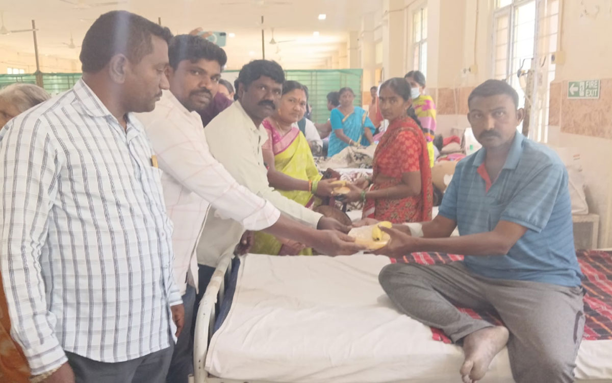 Suryapet : ‘ఎస్ ఫౌండేషన్ సేవా కార్య‌క్ర‌మాల‌తో పేద‌ల కండ్ల‌లో ఆనందం’