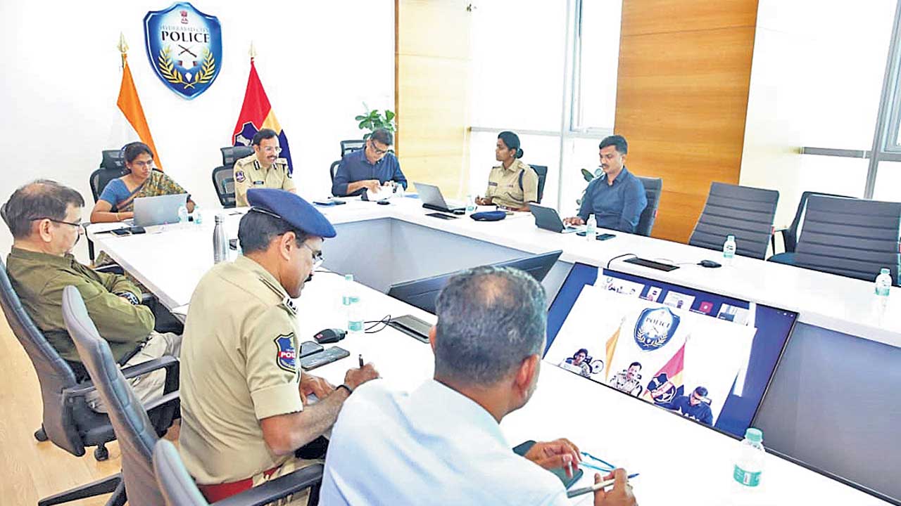 హద్దు మీరితే హ్యాపీ ఉండదు!