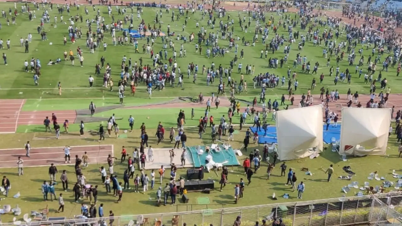 Messi: మెస్సీని చూసేందుకు వ‌చ్చాం.. రాజ‌కీయ నాయ‌కుల్ని కాదు