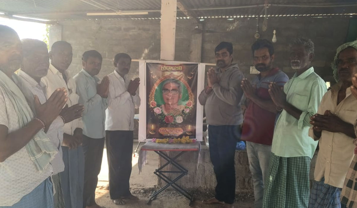 BRS leaders | నారాయణపూర్‌లో మృతురాలి కుటుంబానికి బీఆర్ఎస్ నాయకుల పరామర్శ