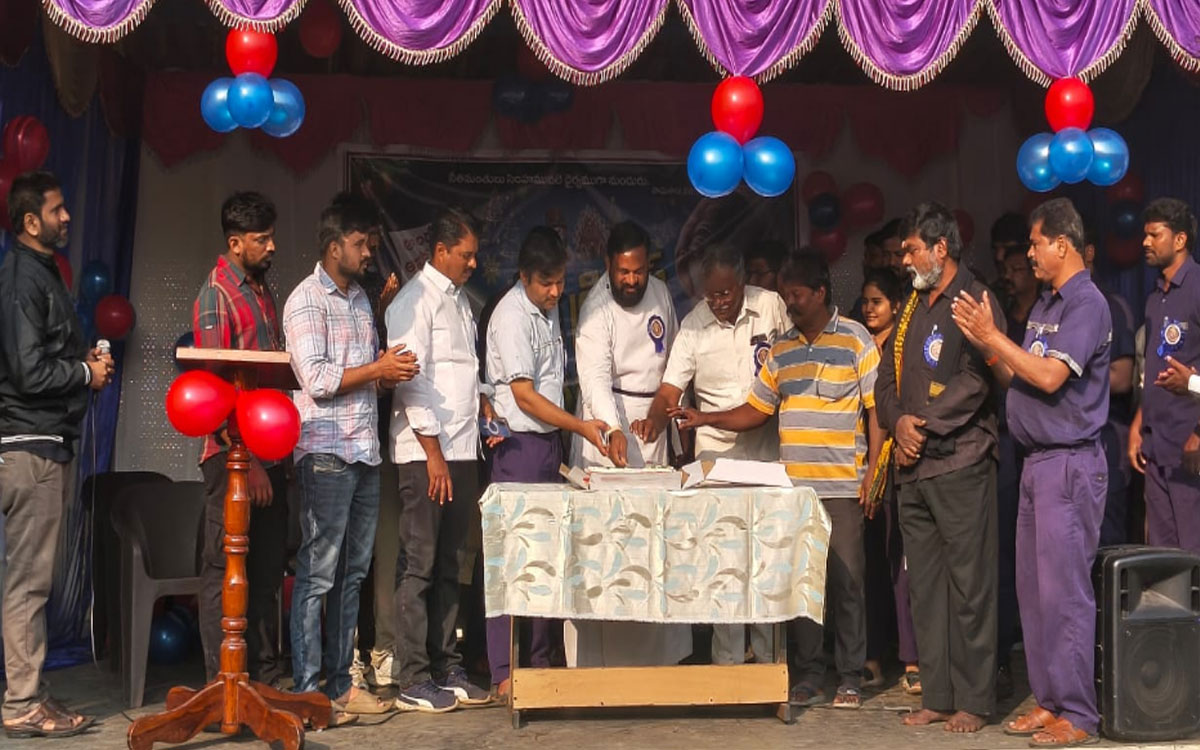 Ramavaram : కొత్తగూడెం ఏరియాలో సెమీ క్రిస్మ‌స్ వేడుకలు