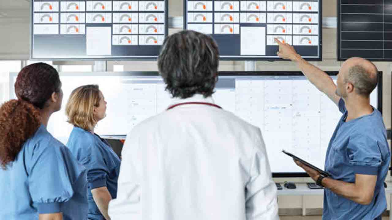 హెల్త్‌ కమాండ్‌ సెంటర్లో సీనియర్లకే అవకాశమివ్వాలి