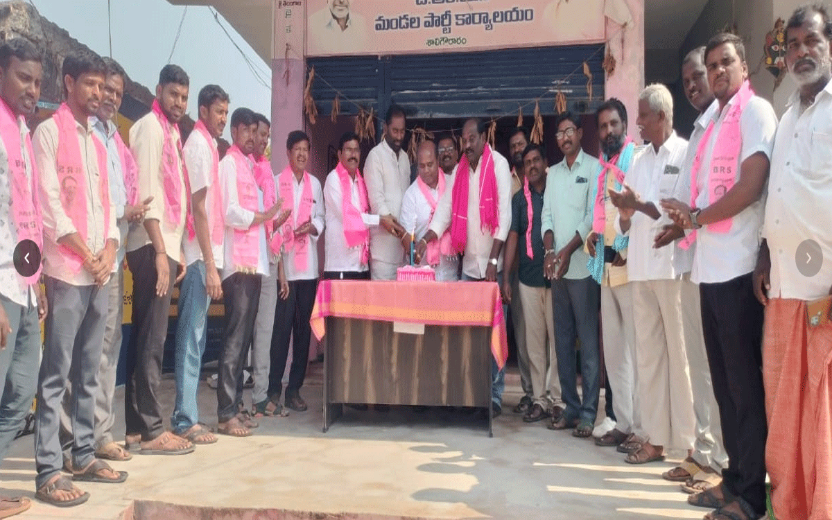 Gadari Kishore : మోత్కూరు, శాలిగౌరారంలో గాదరి కిశోర్ కుమార్ జన్మదిన వేడుకలు