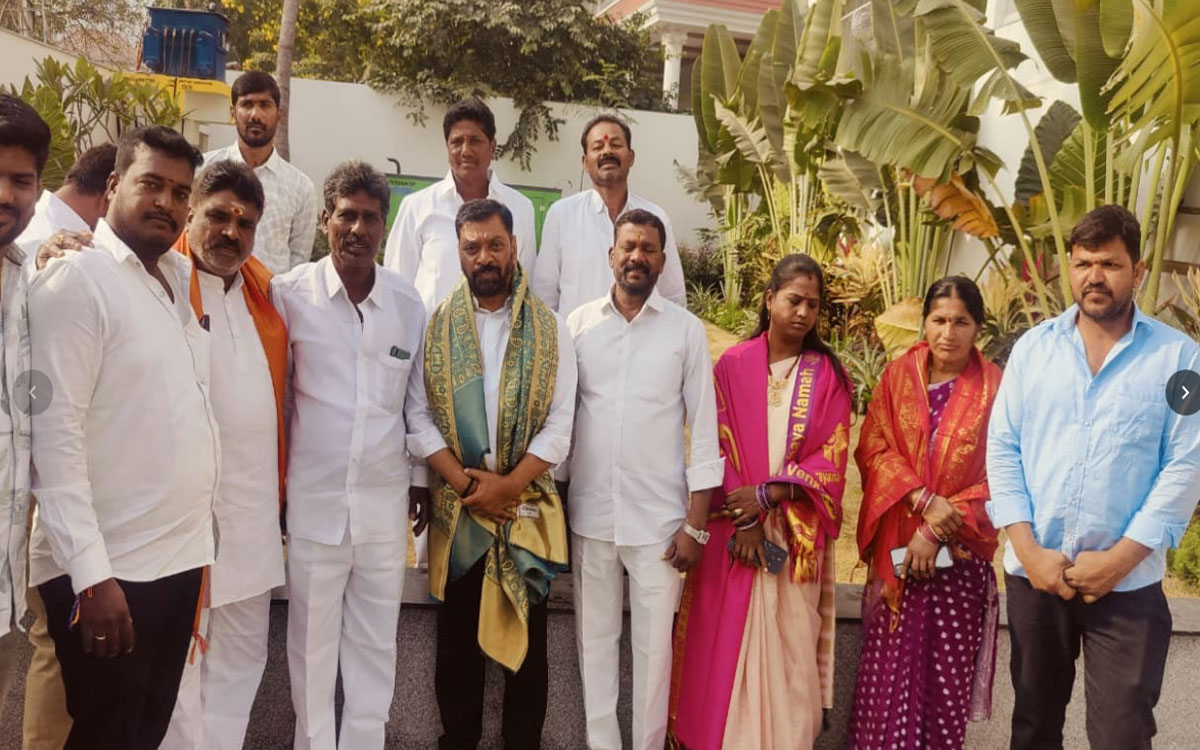 Bibinagar : మాజీ ఎమ్మెల్యే పైళ్ల శేఖర్‌ రెడ్డిని కలిసిన జైనపల్లి పాలకవర్గం