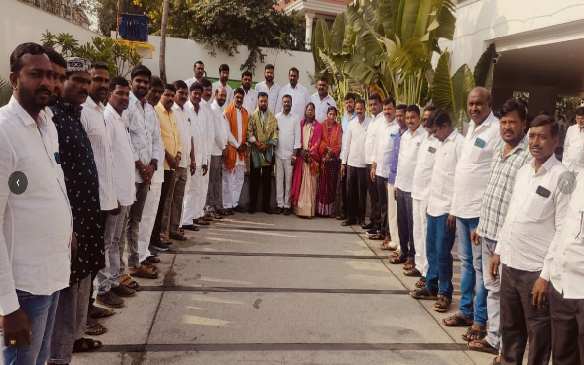 Bibinagar : మాజీ ఎమ్మెల్యే పైళ్ల శేఖర్‌ రెడ్డిని కలిసిన జైనపల్లి పాలకవర్గం