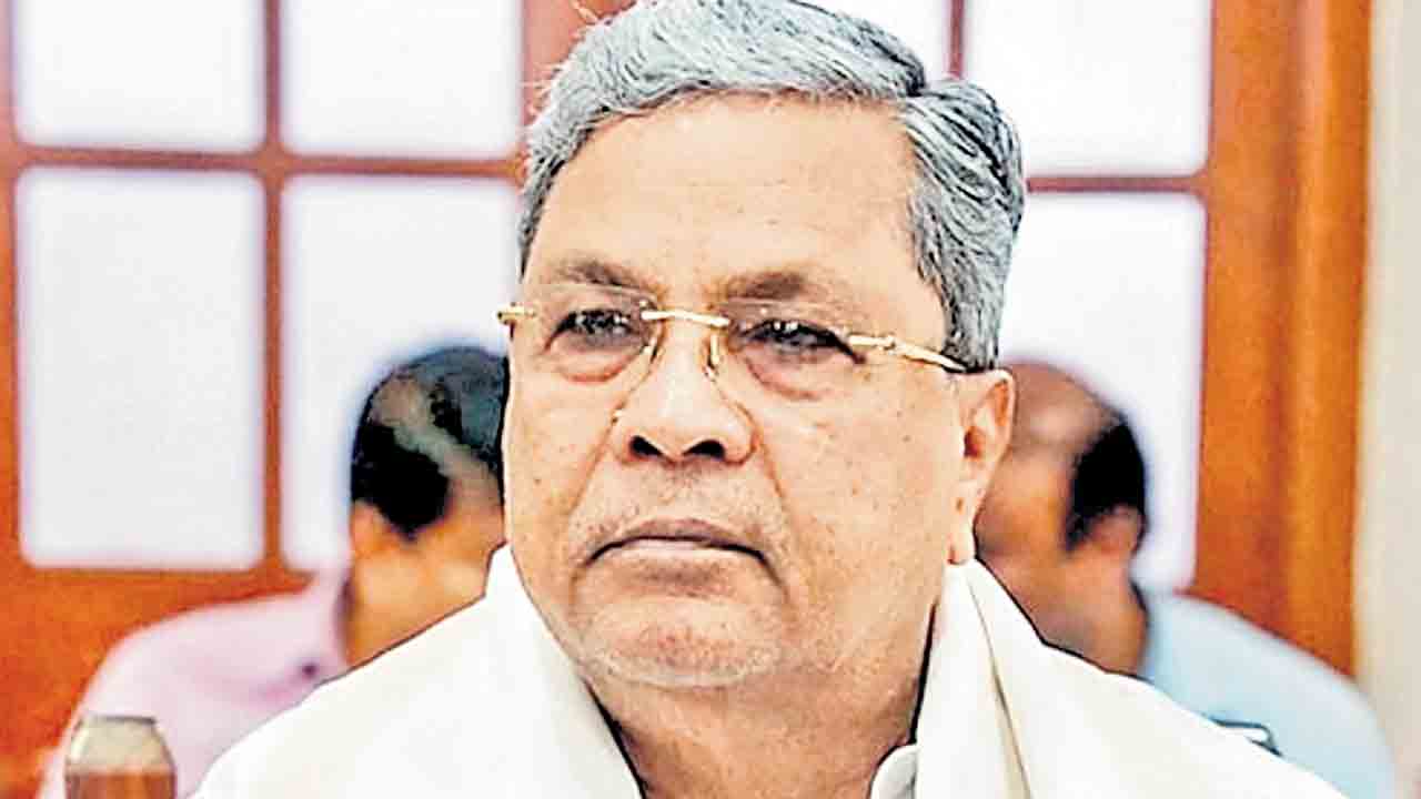 కర్ణాటకలో విందు రాజకీయాలు.. ఒకే రోజు రెండు చోట్ల భేటీ