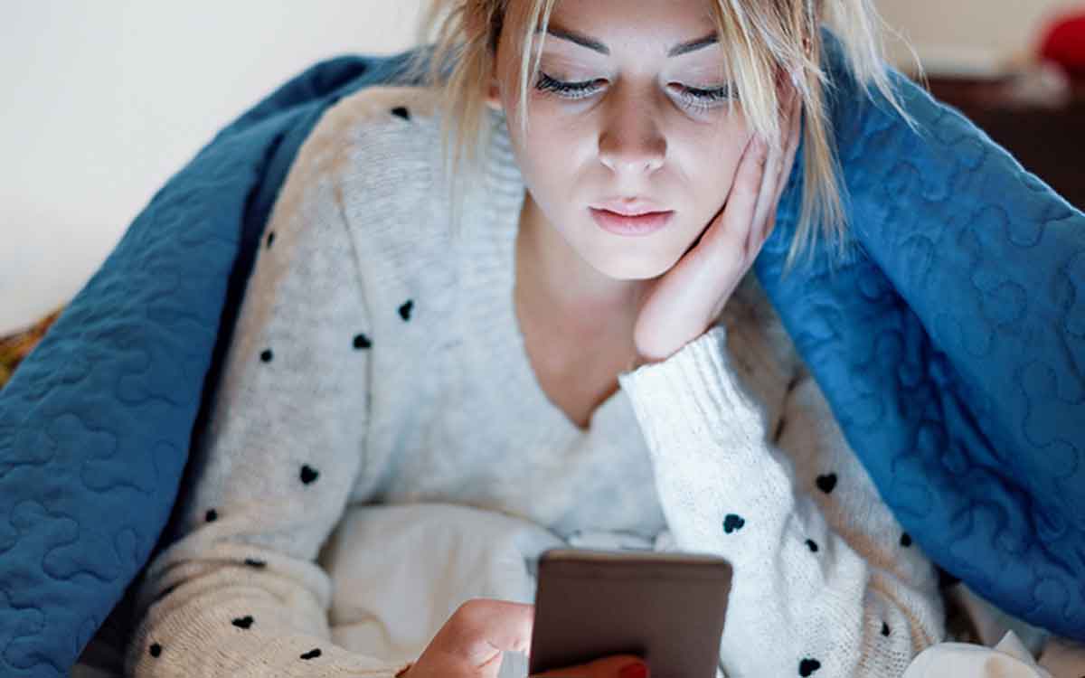 Smart Phones Usage | మీ ఫోన్ల‌ను మీరు ఏ ప్ర‌దేశంలో ఎలా పెట్టి ఉప‌యోగిస్తున్నారు..? ఇలా చేయడం చాలా ప్ర‌మాద‌క‌రం..!