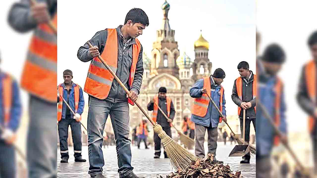 రష్యాలో క్లీనర్లుగా భారత సాఫ్ట్‌వేర్‌ ఇంజినీర్లు!