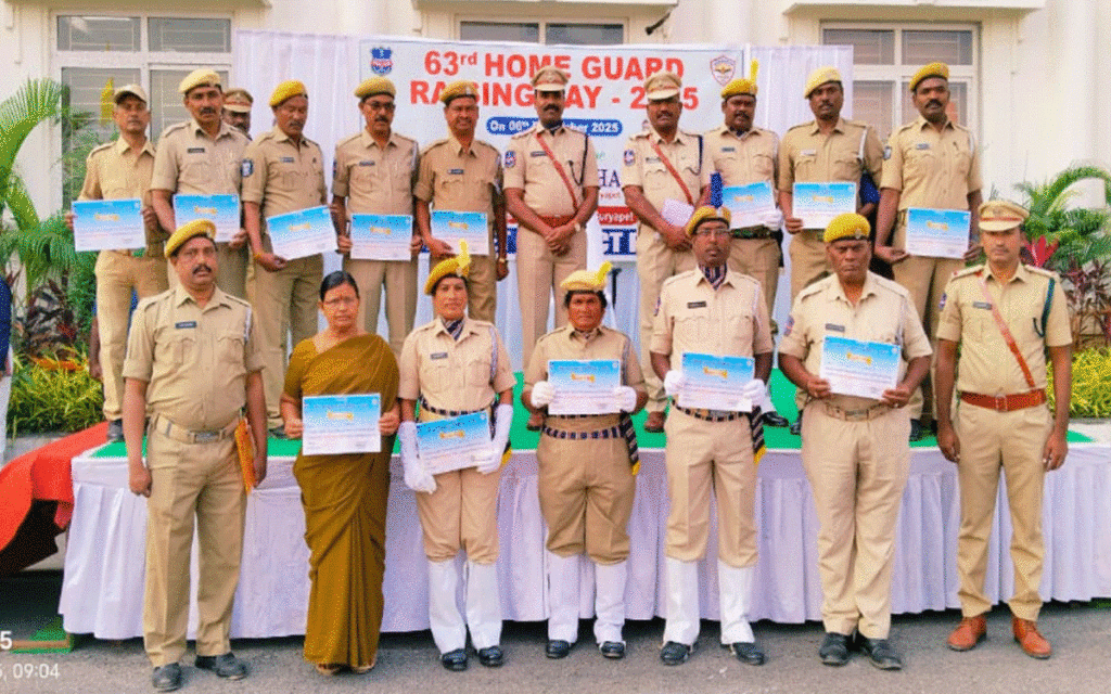 Suryapet Town : హోంగార్డ్స్‌ సేవలు వెలకట్టలేనివి : ఎస్పీ న‌ర‌సింహ‌