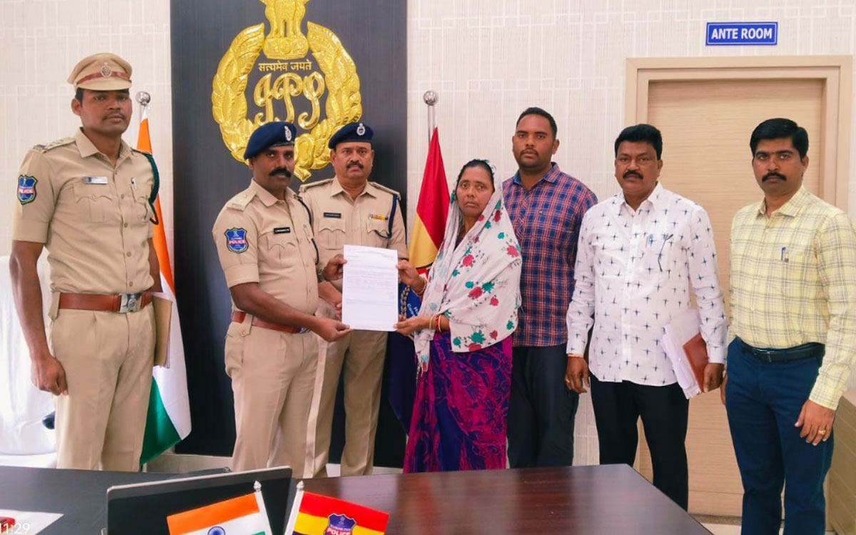 Suryapet Town : పోలీస్‌ కుటుంబాలకు అండగా భద్రత ఇన్సూరెన్స్ స్కీమ్ : ఎస్పీ న‌ర‌సింహ‌