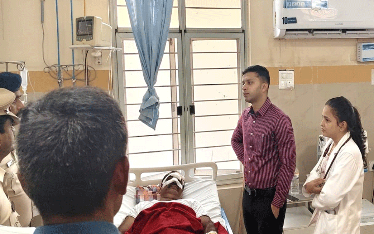 Nilagiri : గాయపడ్డ పోలీస్ సిబ్బందికి ఎస్పీ శ‌ర‌త్ చంద్ర ప‌వార్ ప‌రామ‌ర్శ