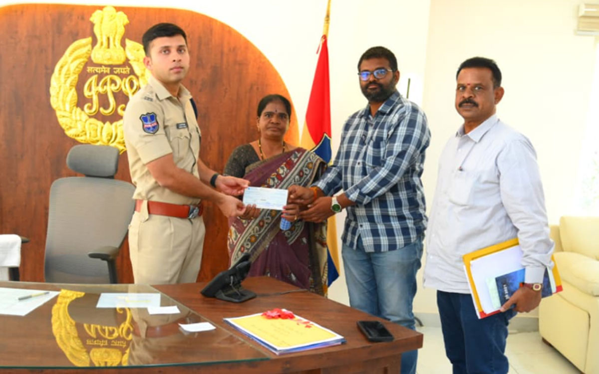 Nalgonda : పోలీస్ కుటుంబాల సంక్షేమానికి నిరంత‌రం కృషి : ఎస్పీ శ‌ర‌త్ చంద్ర ప‌వార్‌