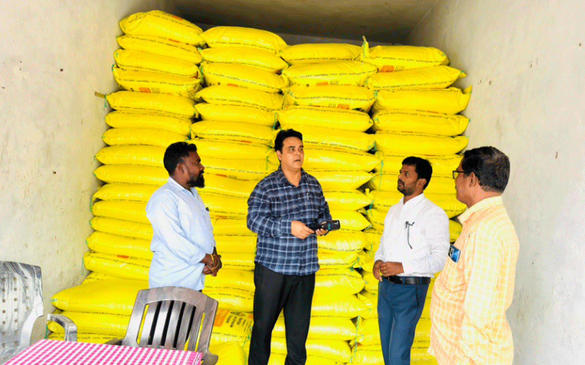 Nalgonda City : ఎరువుల విక్రయాలు మరింత పటిష్టంగా : డీఏఓ శ్ర‌వ‌ణ్ కుమార్‌