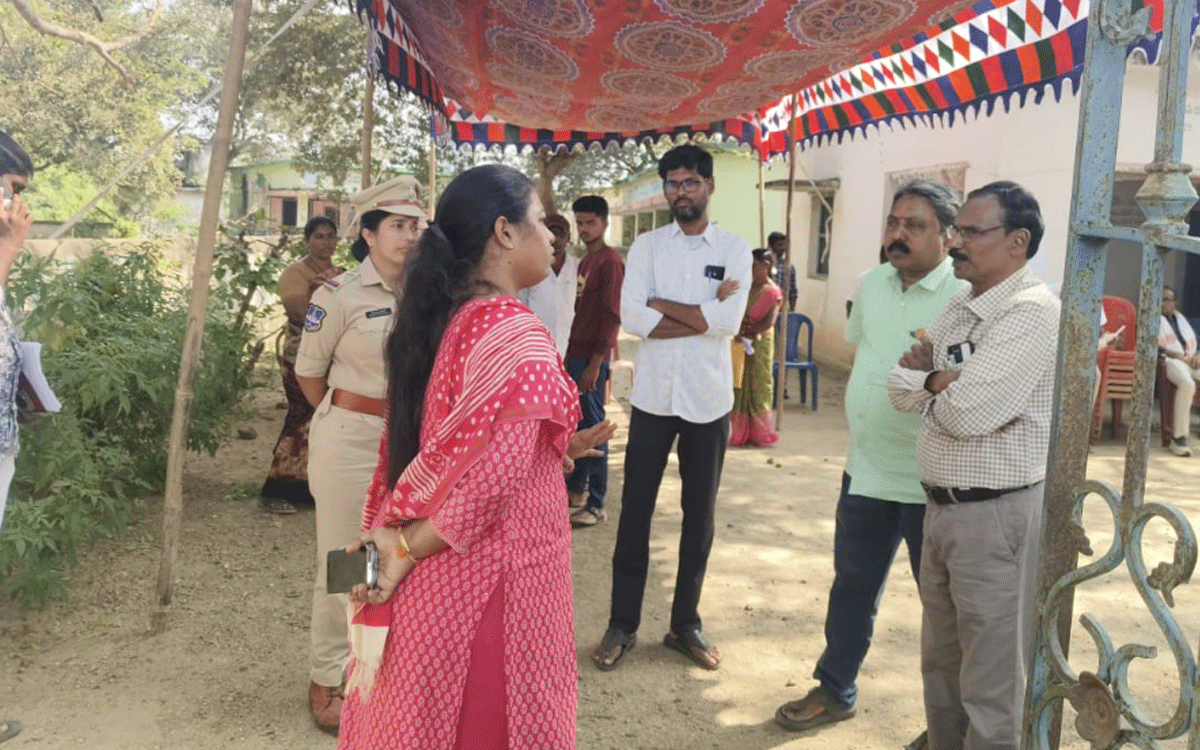 Karepally : సింగరేణి మండలంలో నామినేషన్ కేంద్రాలను పరిశీలించిన అదనపు కలెక్టర్ శ్రీజ
