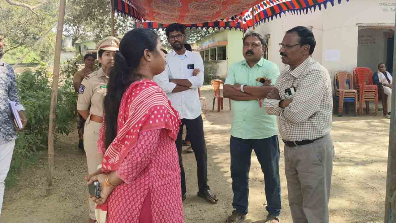 Srija | సింగరేణి మండలంలో నామినేషన్ కేంద్రాలను పరిశీలించిన అదనపు కలెక్టర్ శ్రీజ