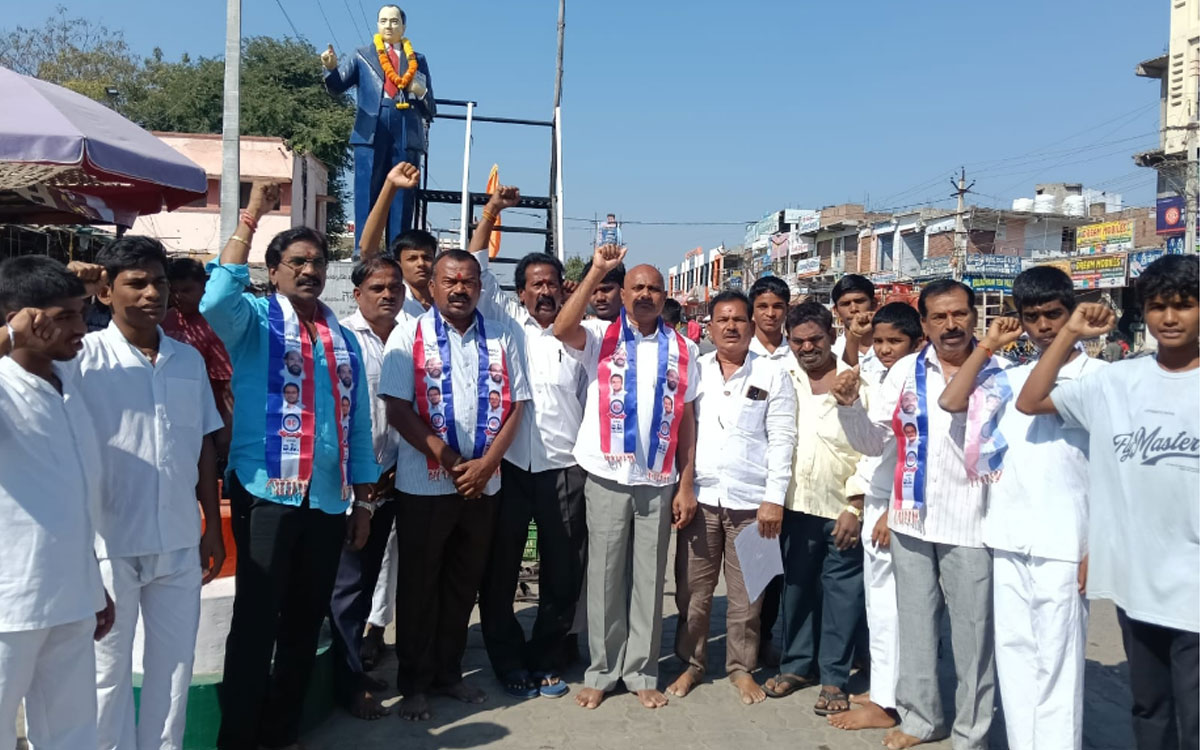 Devarakonda Rural : బీసీల‌కు 42 శాతం రిజర్వేషన్లు కల్పించాకే ఎన్నికలు జరపాలి : శ్రీనివాస్ గౌడ్