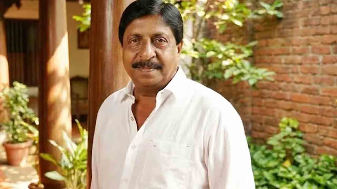 Sreenivasan | మలయాళ చిత్ర పరిశ్రమలో విషాదం.. సీనియర్ నటుడు శ్రీనివాసన్ కన్నుమూత!