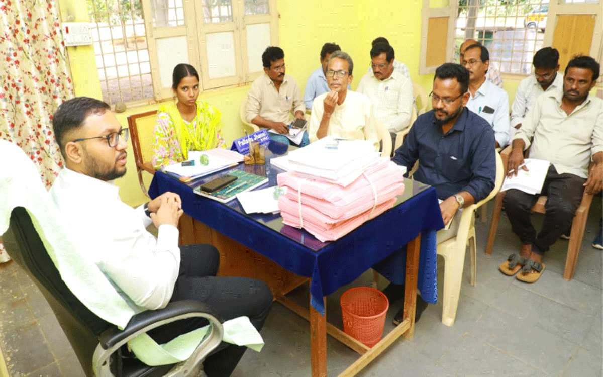 Arvapally : పోస్టల్ బ్యాలెట్‌ల‌ను జాగ్రత్తగా జారీ చేయాలి : కలెక్టర్ తేజస్ నంద్‌లాల్ పవార్