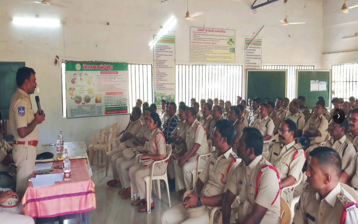 Penpahad : పోలీస్ సిబ్బంది సమన్వయంతో పని చేయాలి : ఎస్పీ కె.నరసింహ