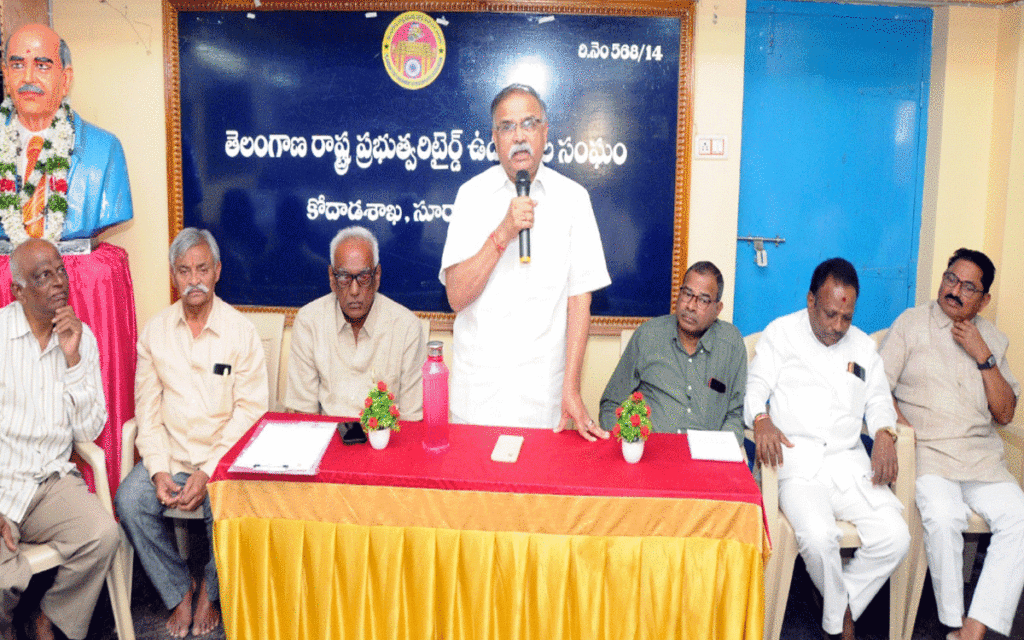 Kodada : పెన్షనర్ల హక్కులు కాలరాస్తున్న కేంద్ర, రాష్ట్ర ప్రభుత్వాలు : సుధాకర్