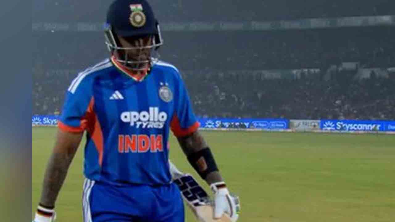 IND vs SA | మరోసారి గిల్, సూర్య ఫ్లాప్.. బౌండరీలతో చెలరేగుతున్న అభిషేక్..!