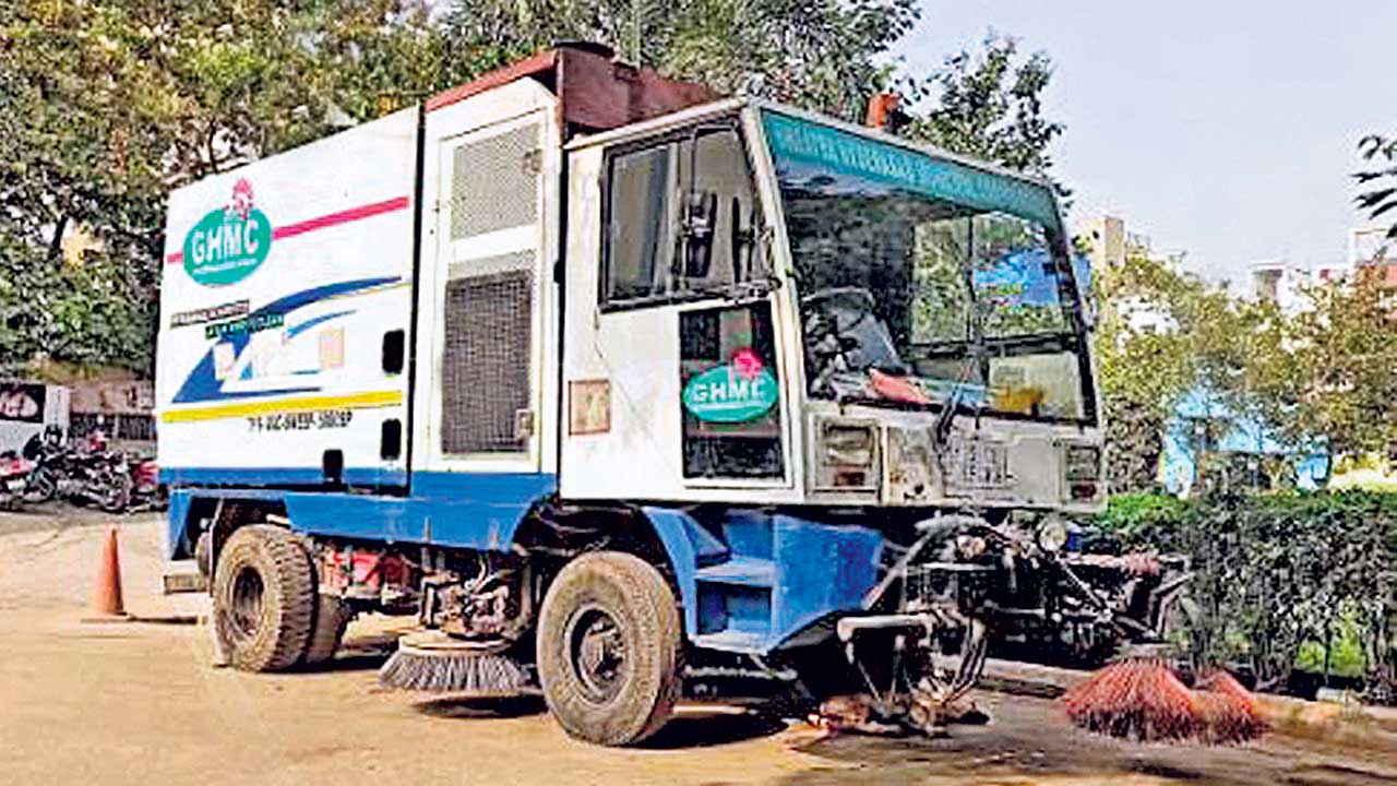 బల్దియాపై స్వీపింగ్‌ భారం