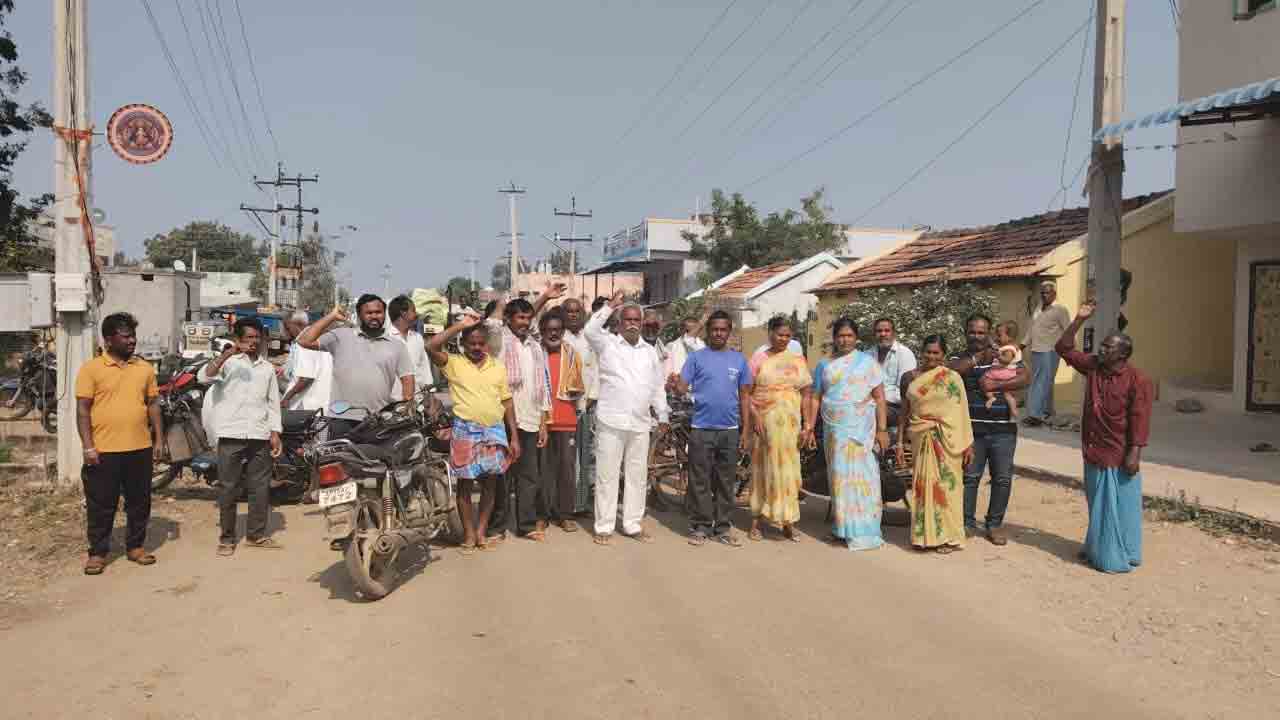 Thimmapur | ఇంకెప్పుడు వడ్లు కొంటరని.. పోరండ్ల సొసైటీ ఎదుట రైతుల ఆందోళన