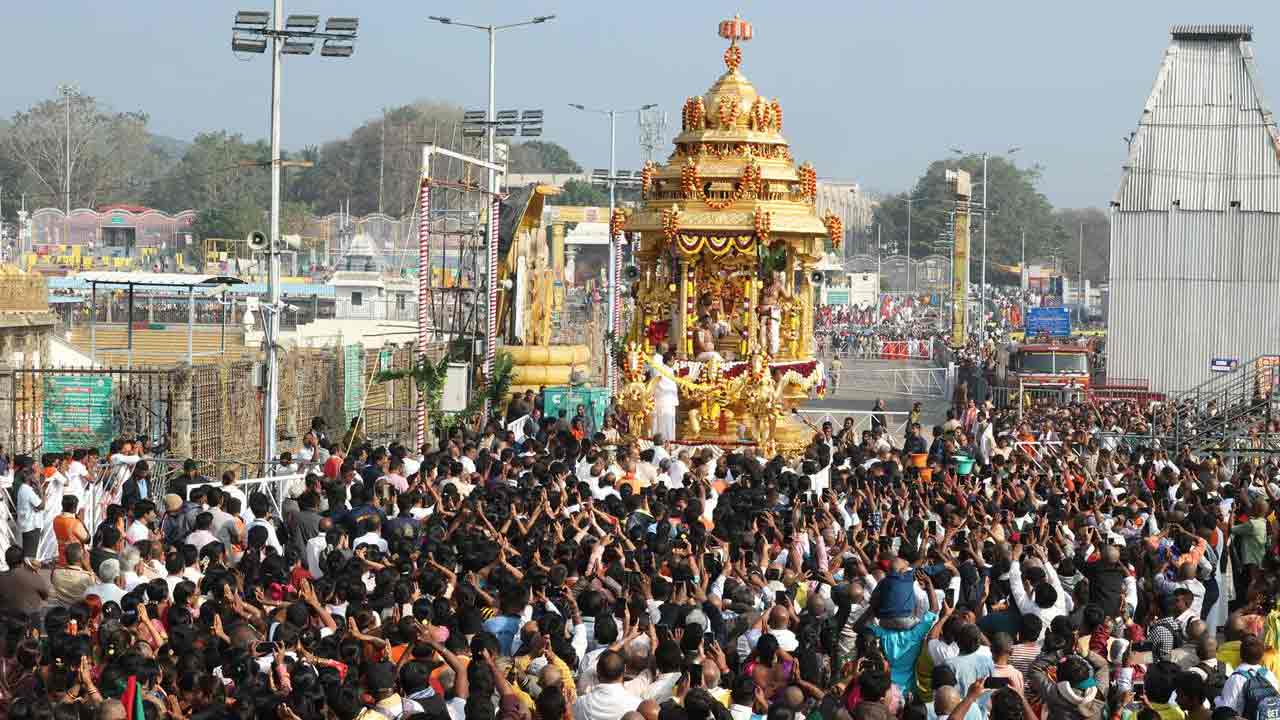 Tirumala | వైకుంఠ ఏకాదశి సందర్భంగా తిరుమలలో స్వర్ణ రథోత్సవం వైభవంగా నిర్వహించారు. 