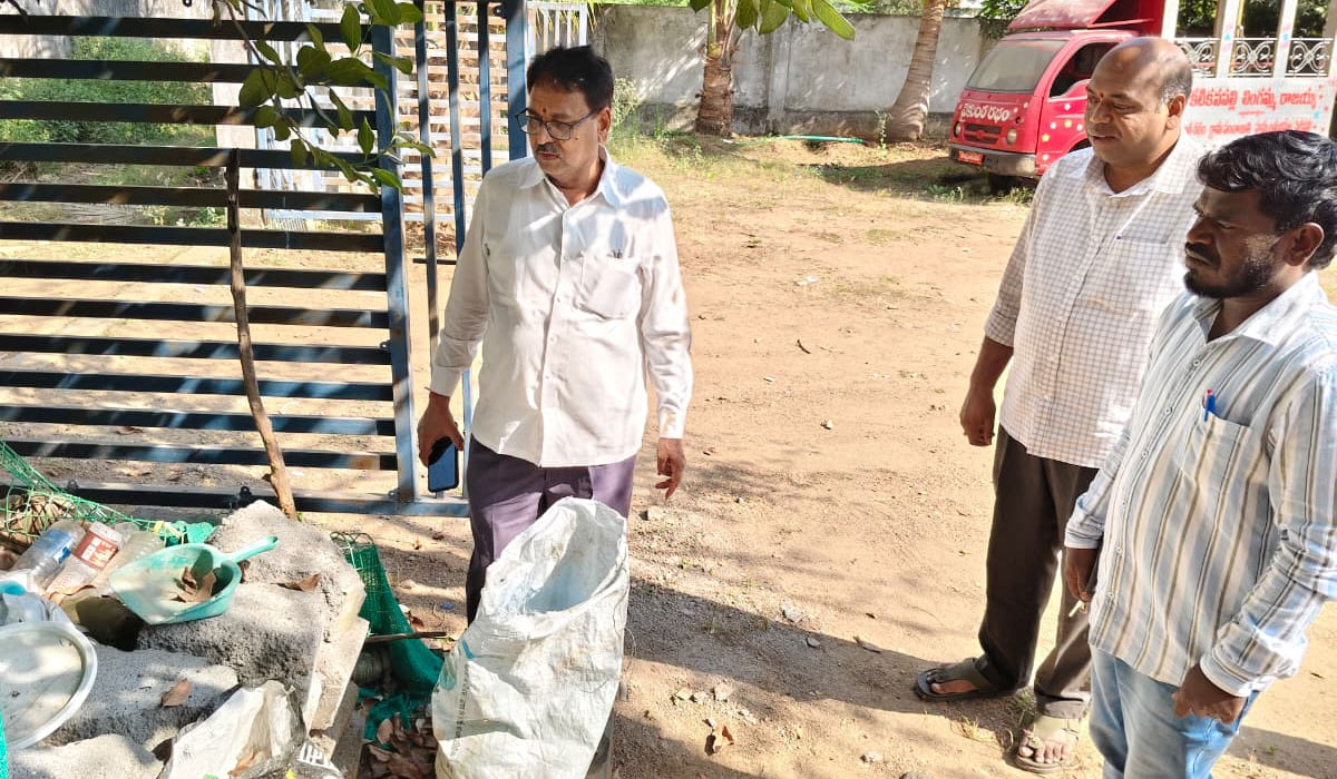 Peddapally | పారిశుధ్యంపై ప్రత్యేక శ్రద్ధ వహించాలి.. జిల్లా పంచాయతీ అధికారి వీరబుచ్చయ్య