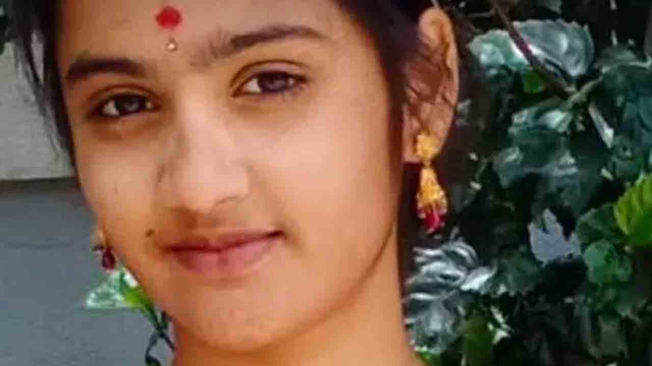 Commits suicide | ప్రియుడు పెళ్లికి నిరాకరించాడని బీటెక్ విద్యార్థిని ఆత్మహత్య