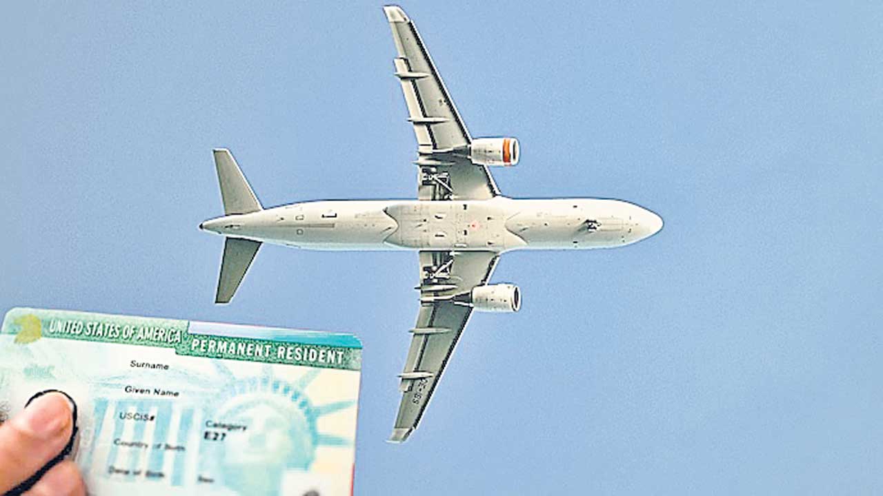 బాబోయ్‌.. మేం ఊరెళ్లం!