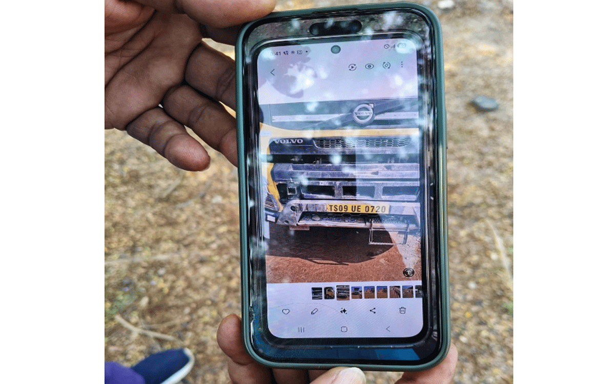 Ramavaram : వీకే కోల్ మైన్ క్వారీ విద్యుత్ స్తంభాన్ని ఢీకొన్న వోల్వో