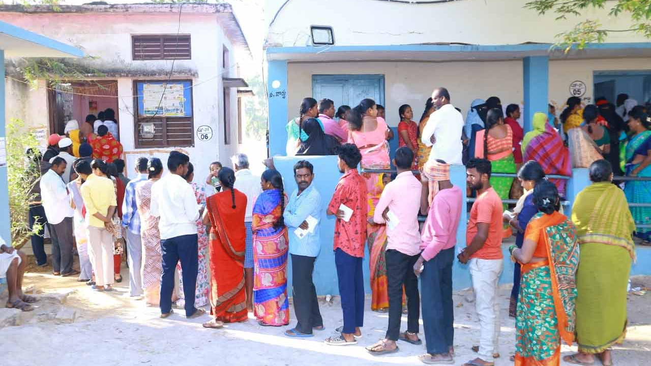 Panchayathi Elections | రెండో విడత పంచాయతీ ఎన్నికల పోలింగ్‌ షురూ..