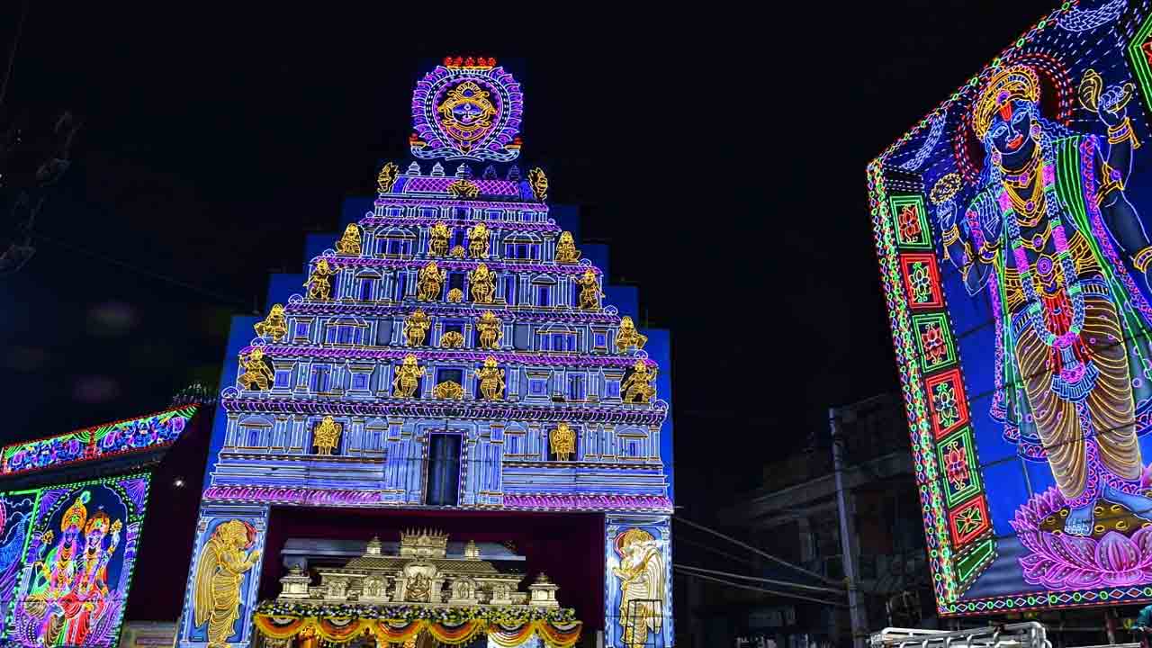 Vaikunta Ekadasi | వారాసిగూడలో వైకుంఠ ఏకాదశి వెలుగులు.. దేదీప్యమానంగా శ్రీ కల్యాణ వెంకటేశ్వరుడి ఆలయం..!
