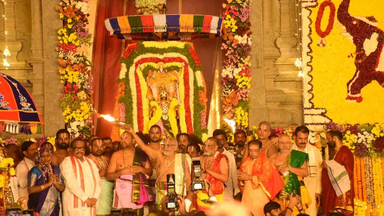 Vaikunta Ekadashi | వైకుంఠ ఏకాదశి సందర్భంగా.. ఆలయాలకు పోటెత్తిన భక్తులు