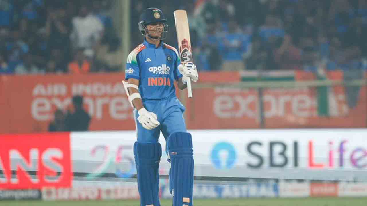 Vizag ODI | తొలి హాఫ్ సెంచరీ బాదిన యశస్వీ.. శతకం చేజార్చుకున్న రోహిత్..!