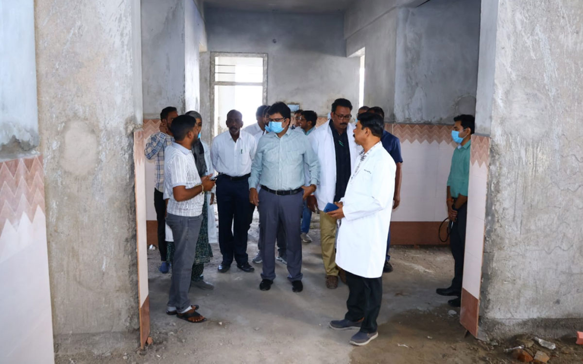 Yadadri Bhuvanagiri : యాదాద్రి భువనగిరి జిల్లా ఆస్పత్రి సిబ్బంది 82 మందికి షోకాజు నోటీసులు